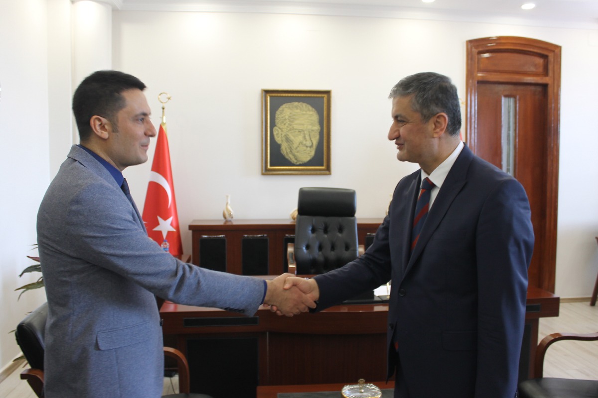 KAYMAKAM YAVUZ İLÇE KURUM MÜDÜRLERİ VE KAYMAKAMLIK ÇALIŞANLARIYLA BAYRAMLAŞTI