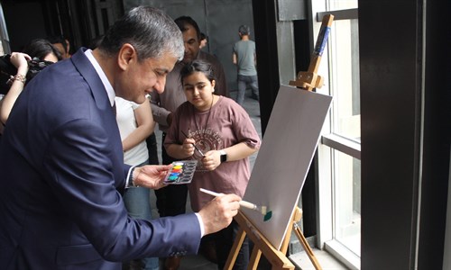 KAYMAKAM YAVUZ KÖY OKULLARINI GÜÇLENDİRME ÇALIŞMASI KAPSAMINDA DÜZENLENEN SERGİ AÇILIŞINI YAPTI